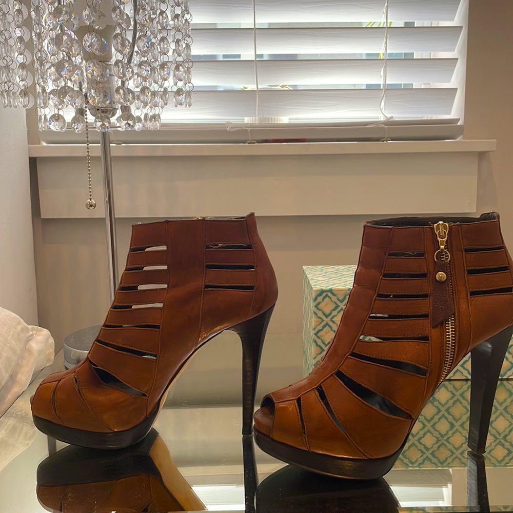 Stuart Weitzman Heeled Booties. Size 7. - image 3